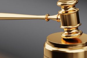 Vyplatí se koupě nemovitosti v dražbě? Na co si dát pozor?